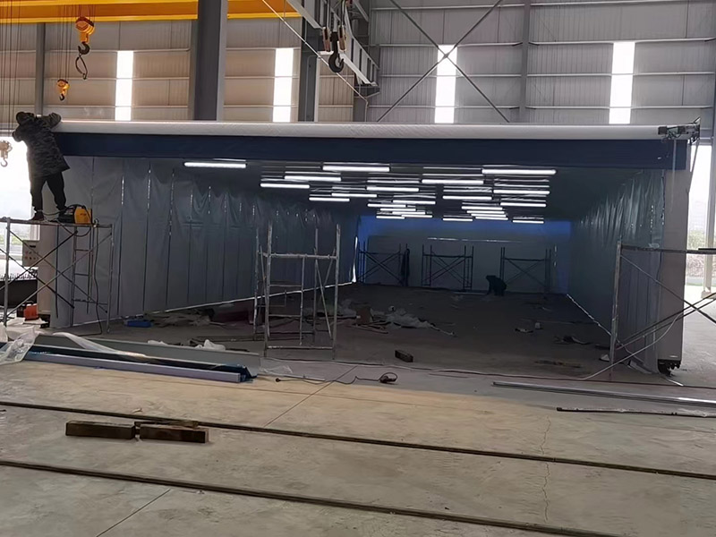 移动伸缩喷漆房